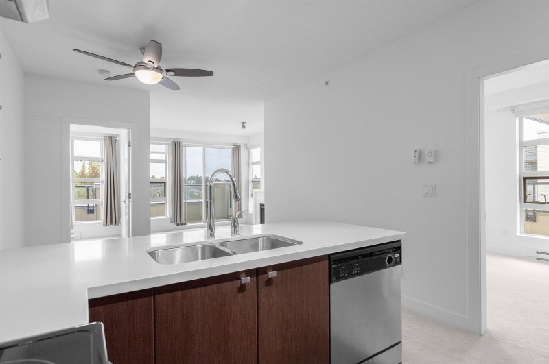 407 - 4550 Fraser Street