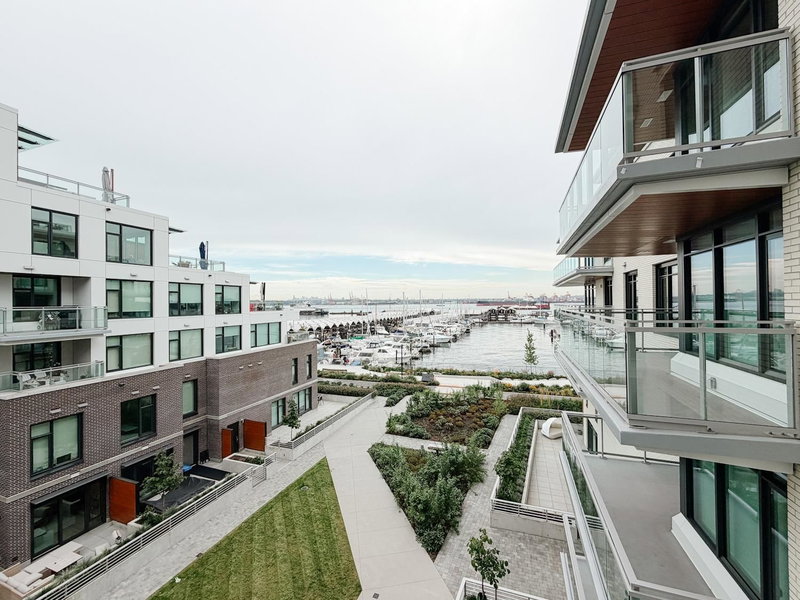 401 - 777 Harbour Way