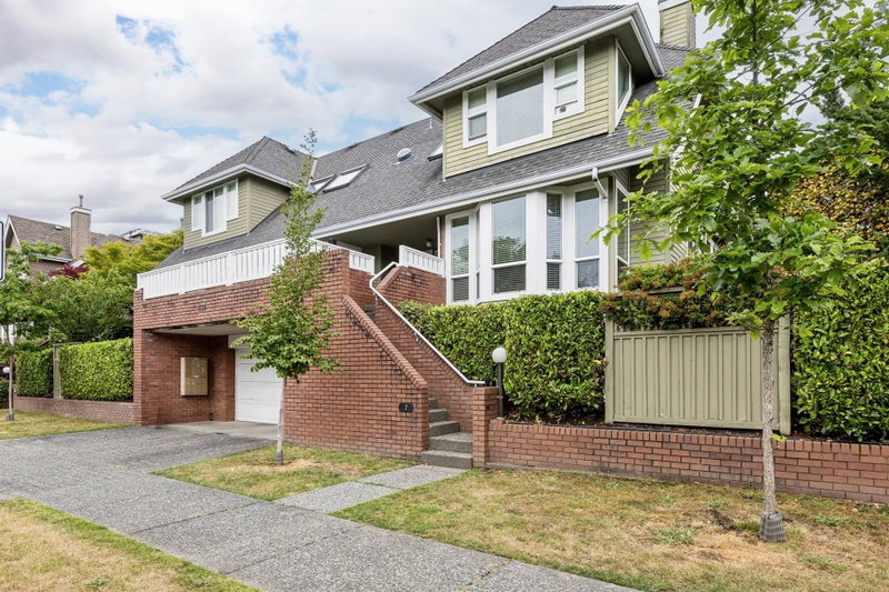 7 - 240 Keith Road E