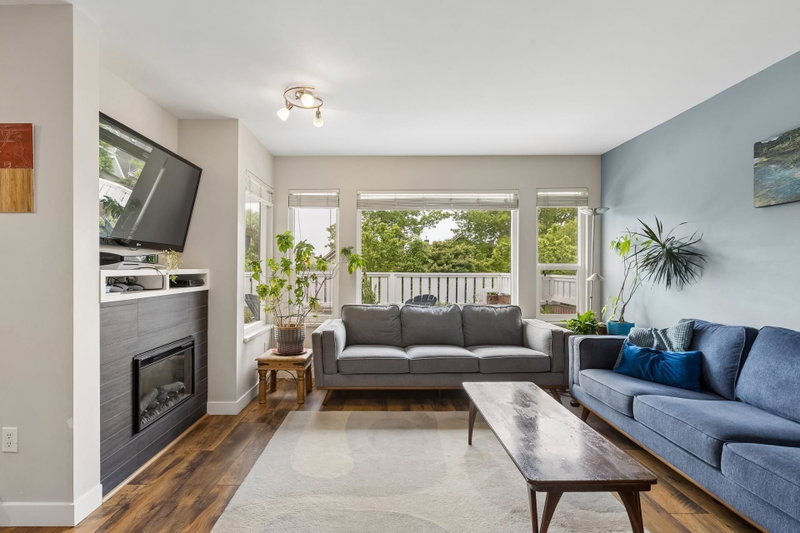 7 - 240 Keith Road E