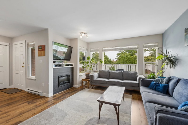7 - 240 Keith Road E