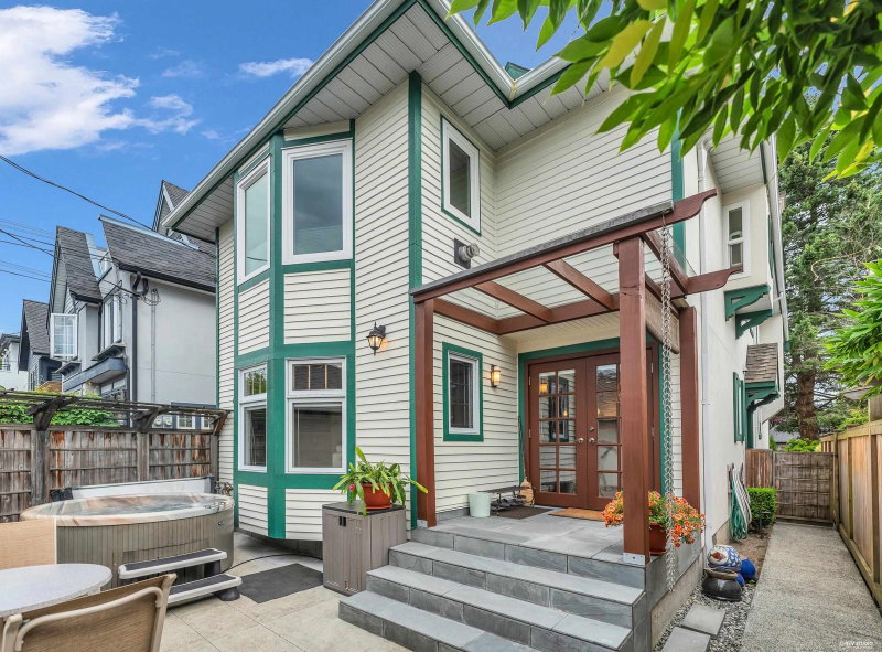 1823 Creelman Avenue