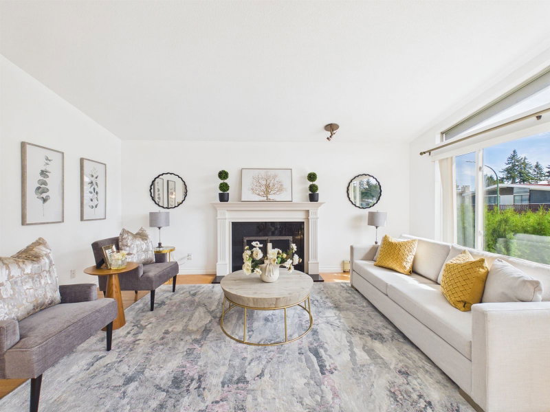 951 Everett Crescent