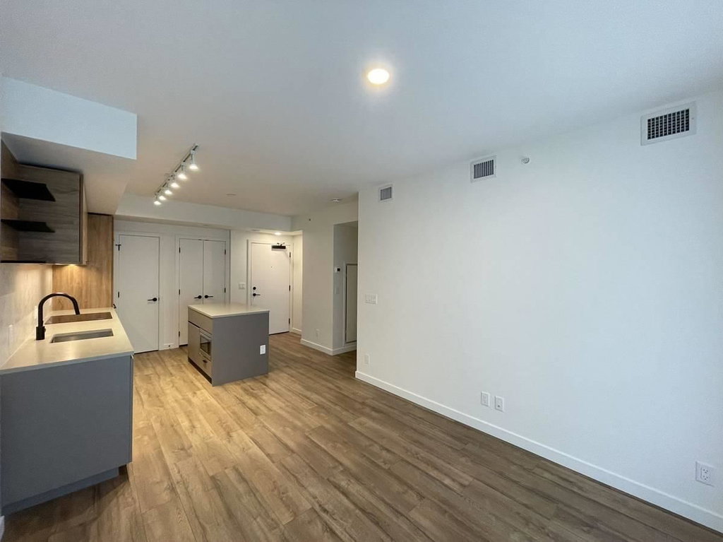 7XX - 10448 University Dr 4