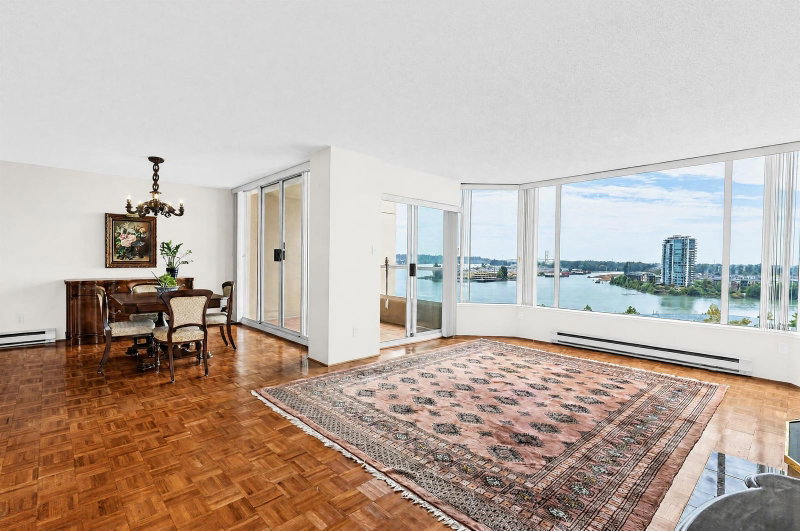 1206 - 1045 Quayside Drive