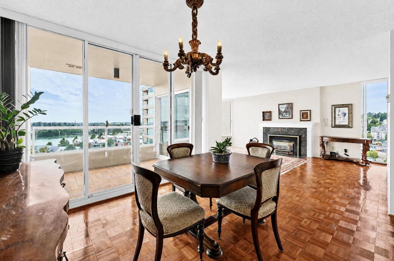 1206 - 1045 Quayside Drive