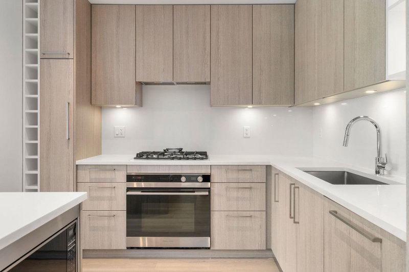 115 - 747 3rd Street E