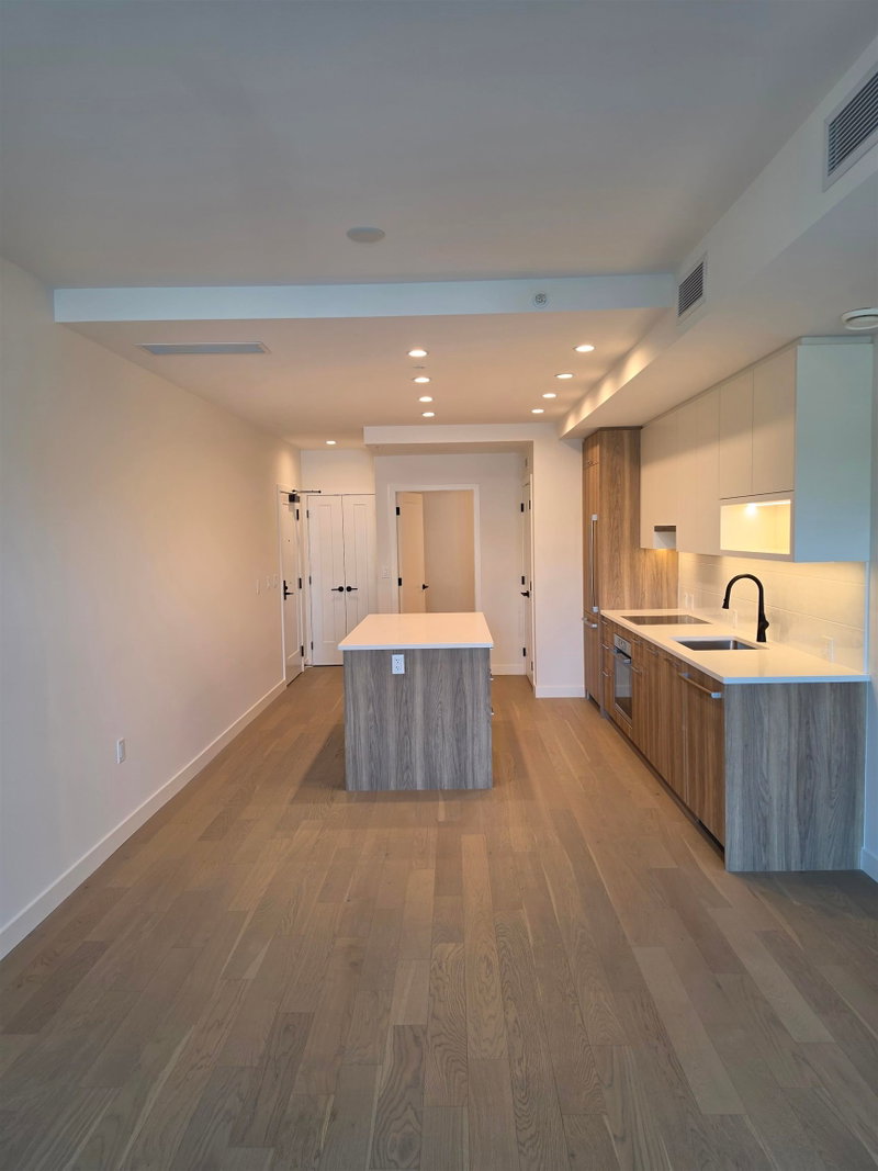 310 - 8398 Oak Street