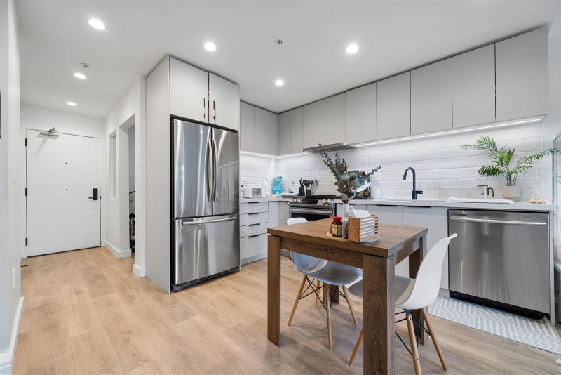 303 - 3038 St George Street