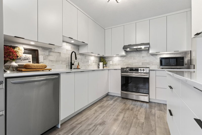 3 - 46350 Cessna Drive
