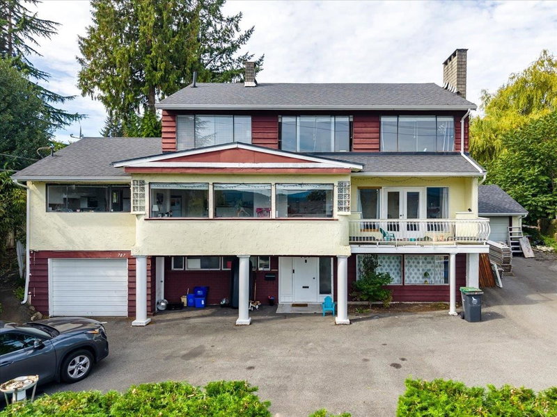 787 Roslyn Boulevard