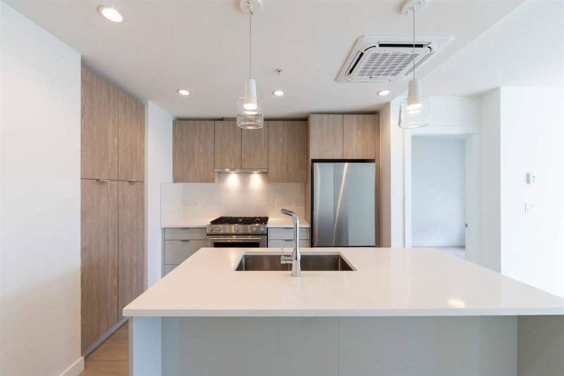 203 - 108 8th Street E
