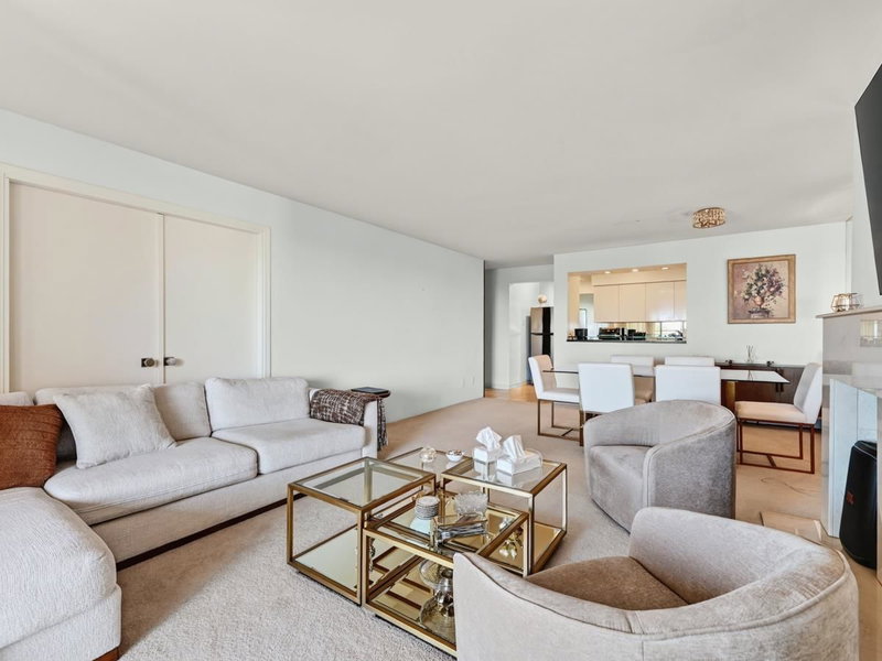 33 - 2236 Folkestone Way