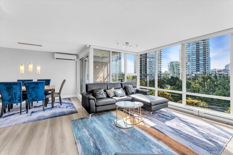 705 - 583 Beach Crescent