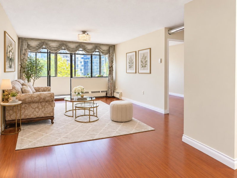 812 - 6611 Minoru Boulevard