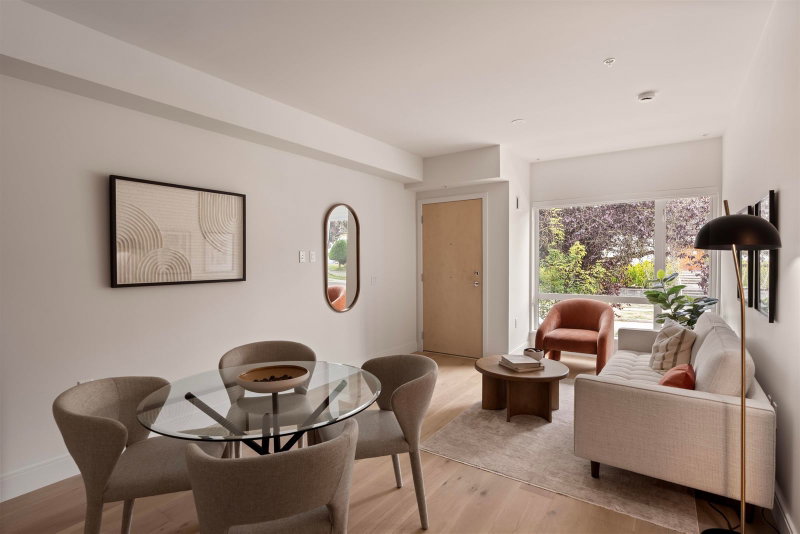 207 - 378 45th Avenue W