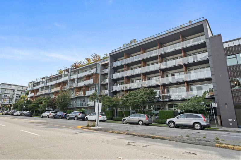 413 - 256 E 2nd Avenue
