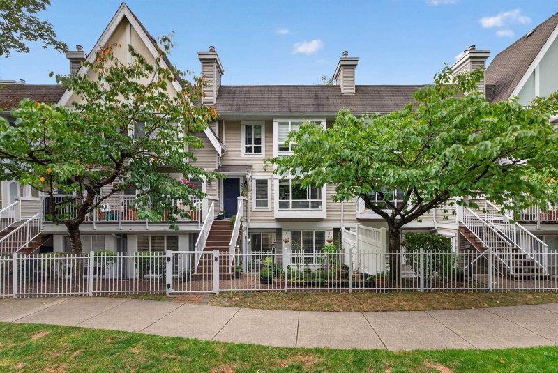 20 - 6588 Southoaks Crescent