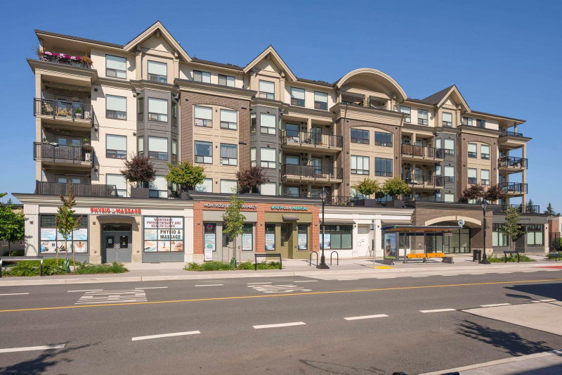 418 - 2493 Montrose Avenue