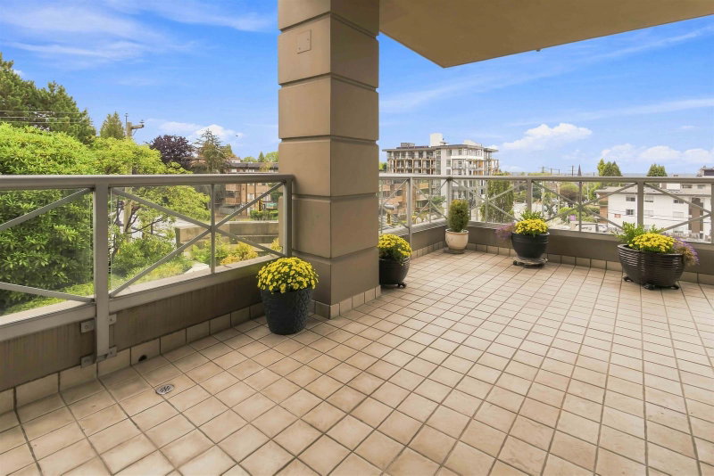405 - 160 13th Street E