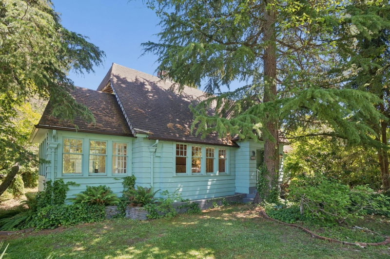 1844 Acadia Road
