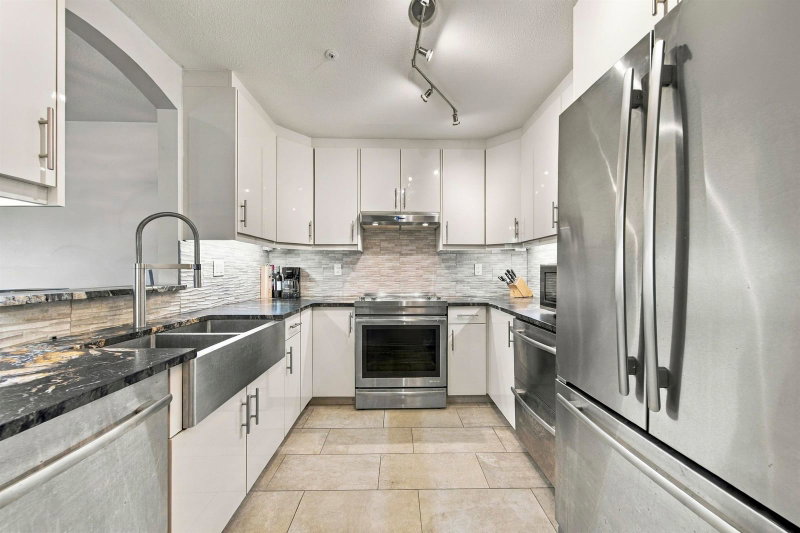 109 - 5835 Hampton Place