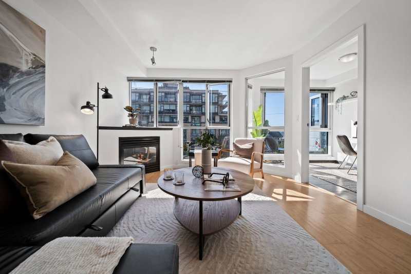 409 - 122 3rd Street E
