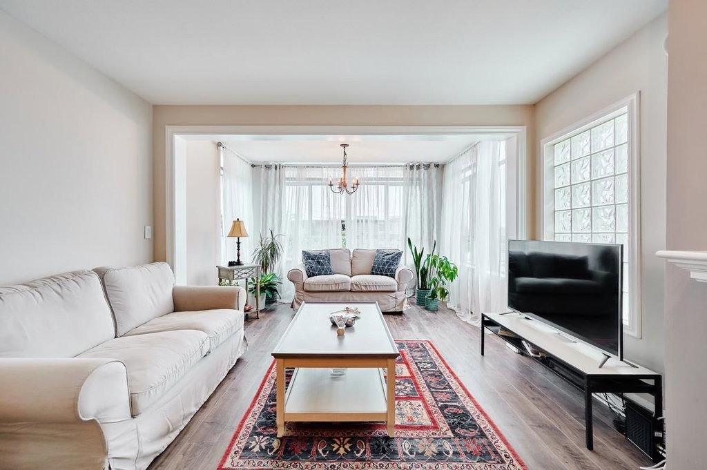 307 - 855 16th Street W