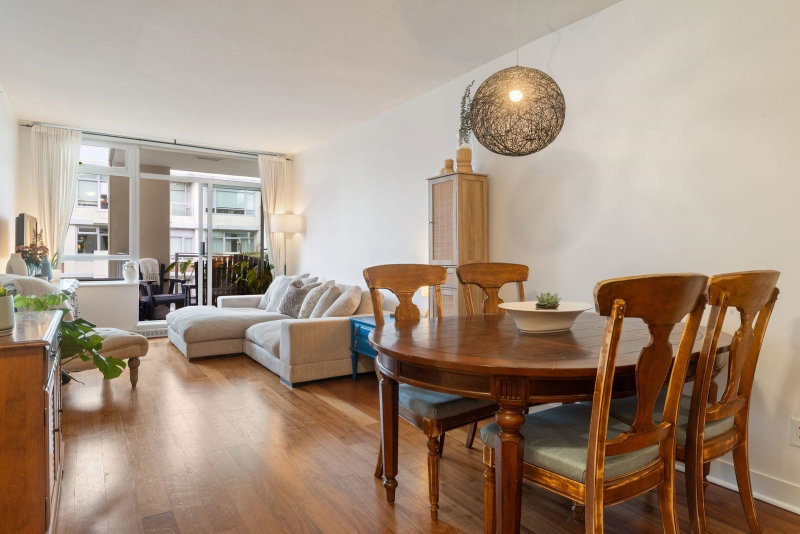 608 - 2228 Broadway W