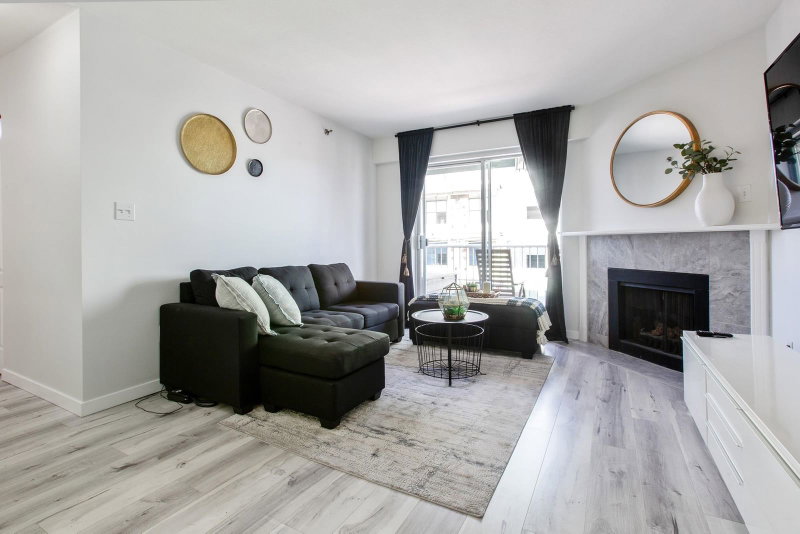 440 - 22661 Lougheed Highway