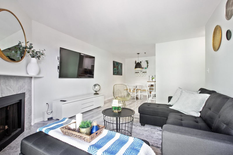 440 - 22661 Lougheed Highway