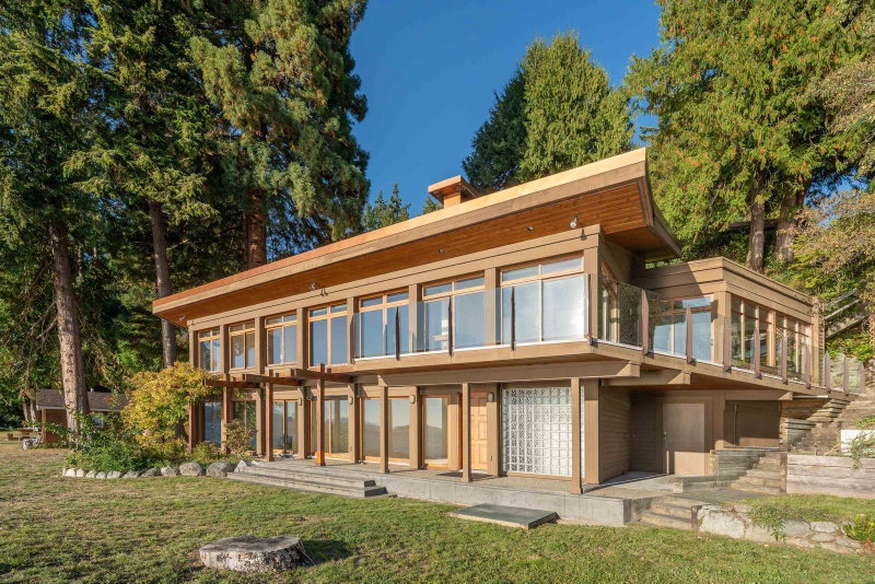 4893 Sunshine Coast Highway