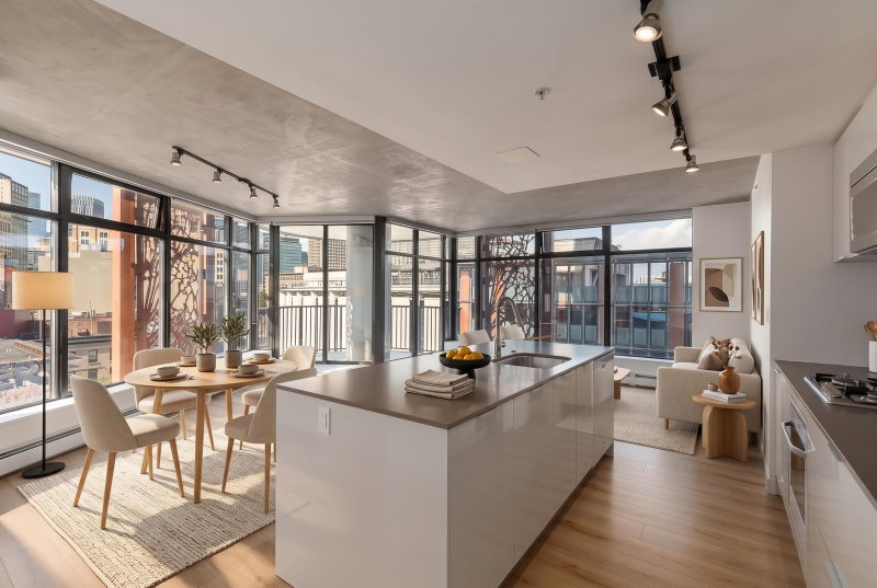 810 - 128 Cordova Street W
