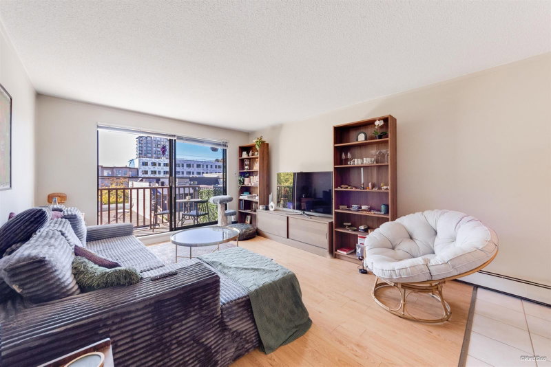 107 - 131 4th Street W