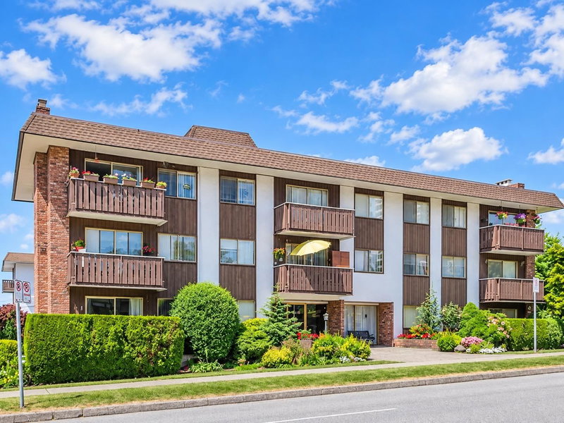 202 - 1345 Chesterfield Avenue