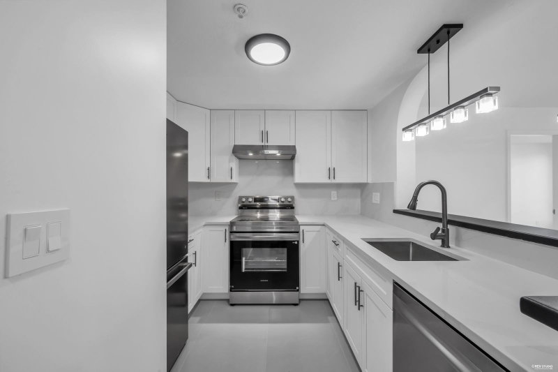 306 - 6833 Village Green