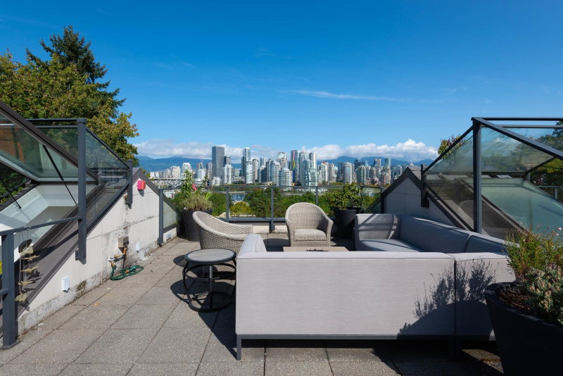 1088 7th Avenue W