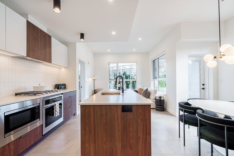 110 - 623 Kemsley Avenue