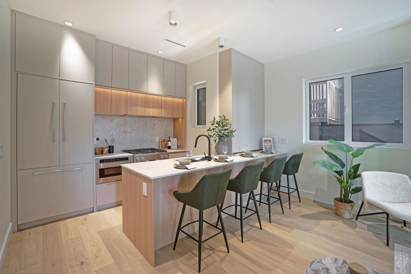 1 - 3315 10th Street W