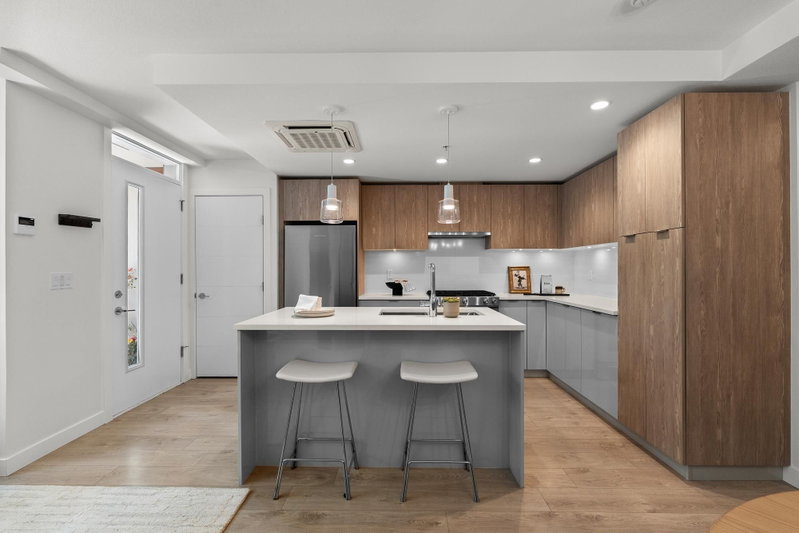 TH3 - 108 8th Street E