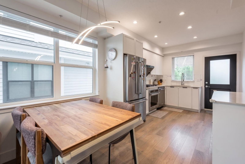 201 - 6933 Arcola Street