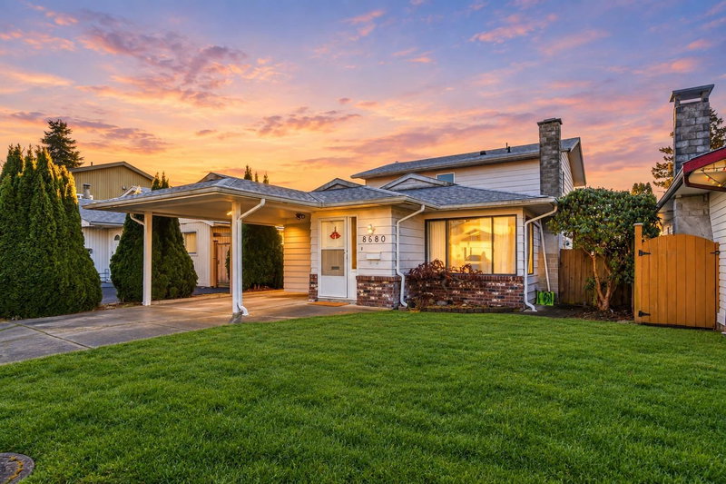 8680 Citadel Crescent
