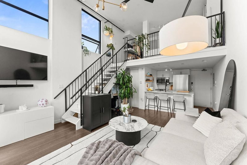 401 - 1 Cordova Street E