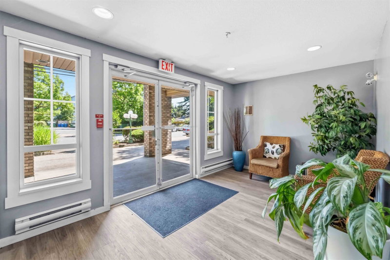 405 - 2435 Center Street
