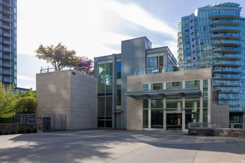 410 Beach Crescent