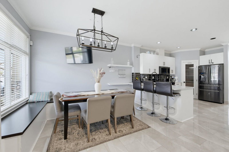 15 - 6577 Southdowne Place
