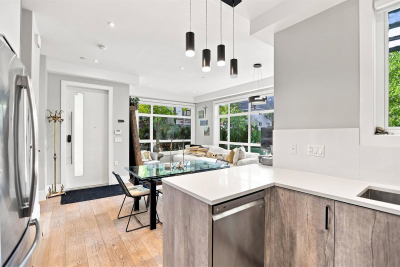 1185 Victoria Drive