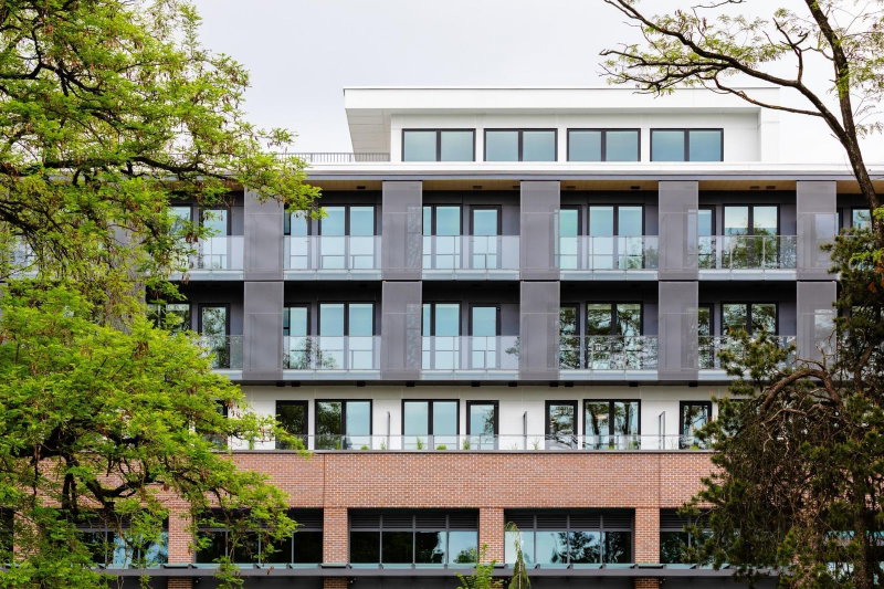 422 - 133 49th Avenue W