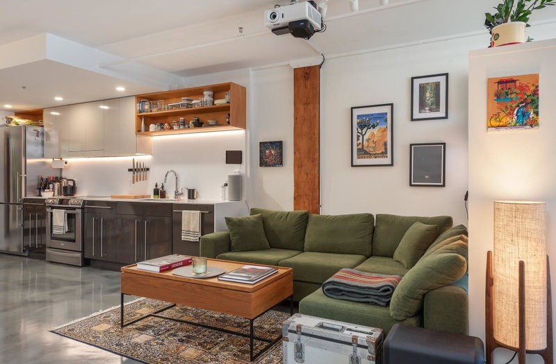 L2 - 2556 Hastings Street E
