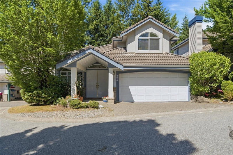 1594 Plateau Crescent